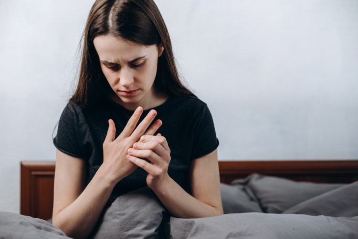 Numbness in fingers: 6 possible causes